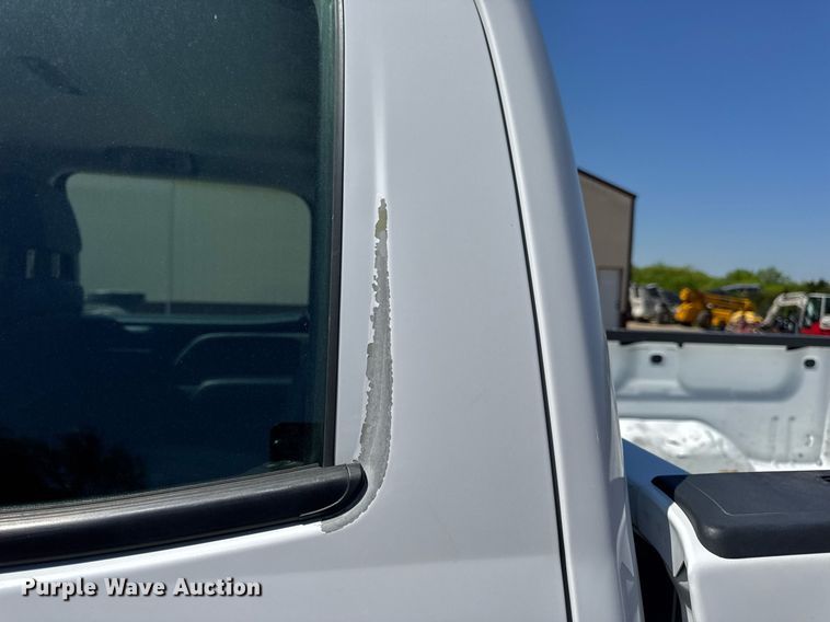 image for item EN4552 2015 Chevrolet Silverado 2500HD Crew Cab pickup truck