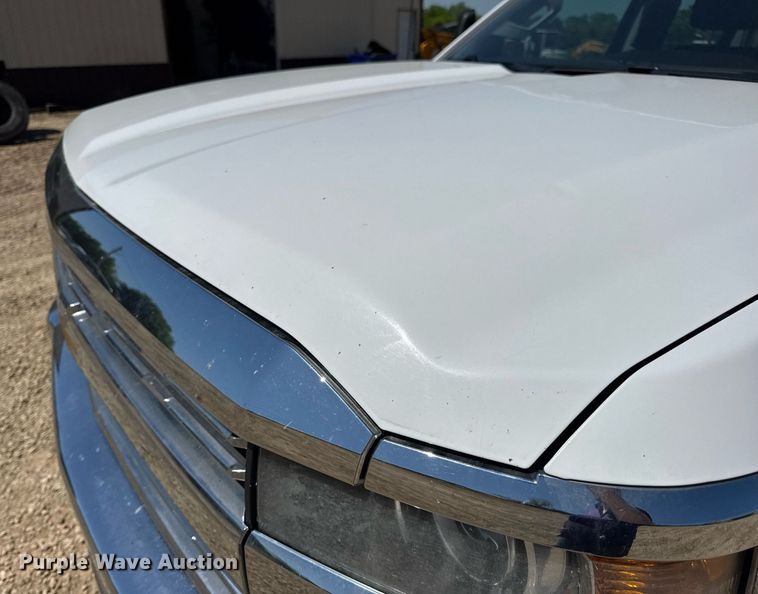 image for item EN4552 2015 Chevrolet Silverado 2500HD Crew Cab pickup truck