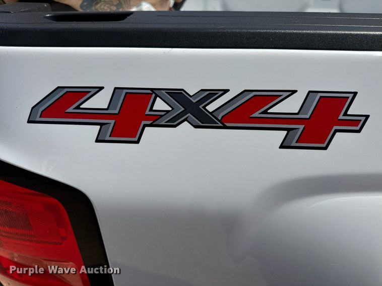 image for item EN4552 2015 Chevrolet Silverado 2500HD Crew Cab pickup truck