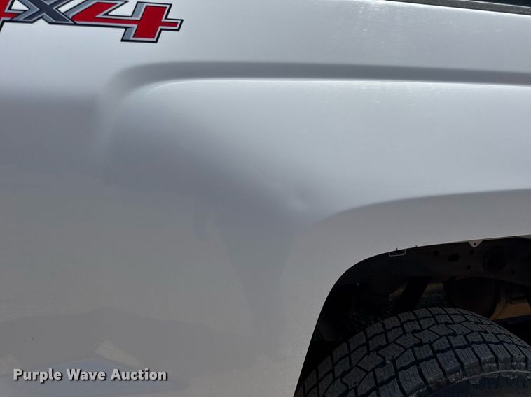 image for item EN4552 2015 Chevrolet Silverado 2500HD Crew Cab pickup truck