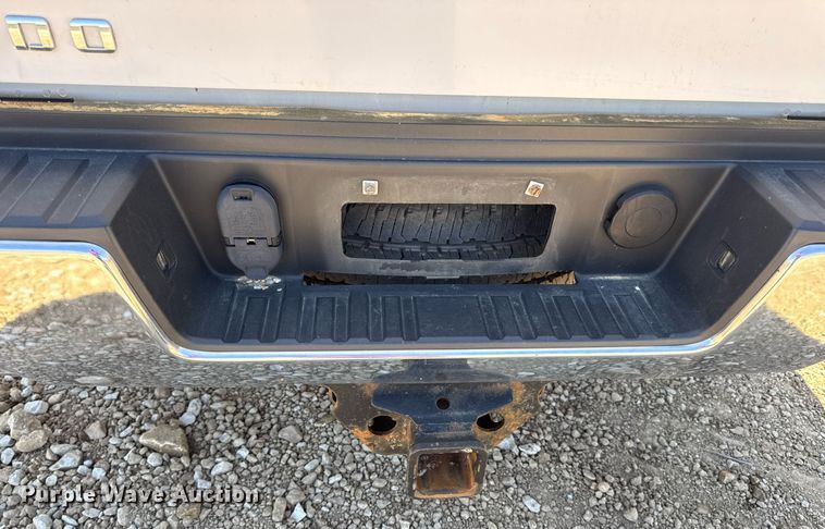 image for item EN4552 2015 Chevrolet Silverado 2500HD Crew Cab pickup truck