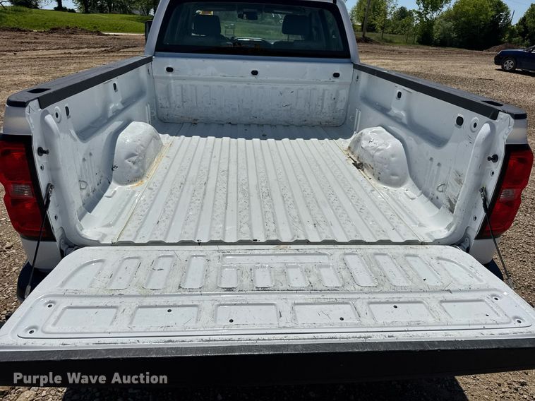 image for item EN4552 2015 Chevrolet Silverado 2500HD Crew Cab pickup truck