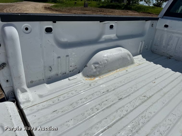 image for item EN4552 2015 Chevrolet Silverado 2500HD Crew Cab pickup truck