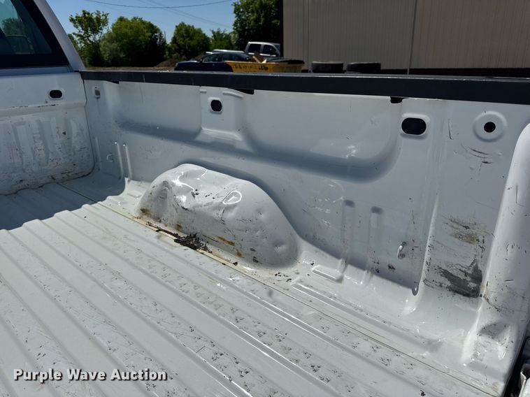 image for item EN4552 2015 Chevrolet Silverado 2500HD Crew Cab pickup truck