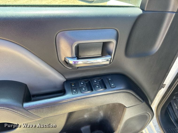 image for item EN4552 2015 Chevrolet Silverado 2500HD Crew Cab pickup truck