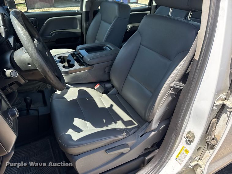 image for item EN4552 2015 Chevrolet Silverado 2500HD Crew Cab pickup truck