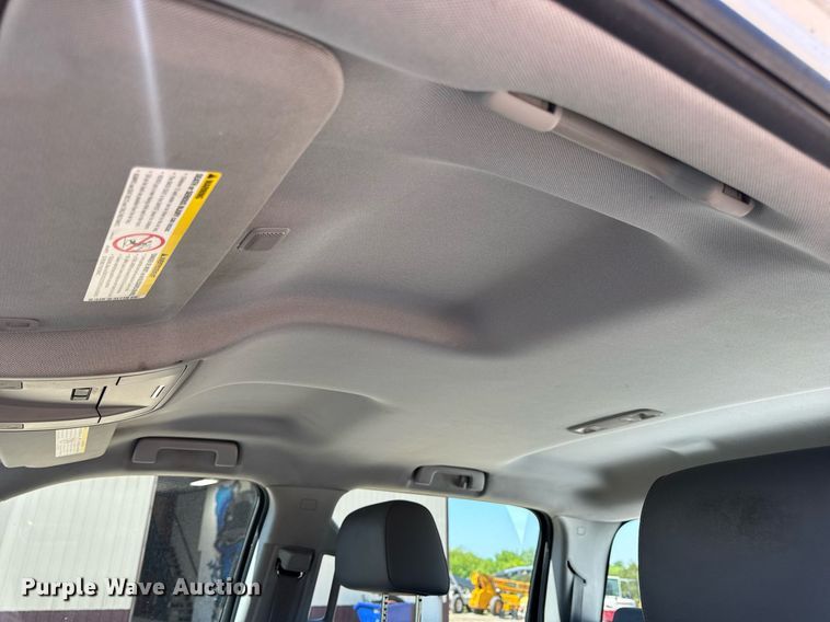 image for item EN4552 2015 Chevrolet Silverado 2500HD Crew Cab pickup truck