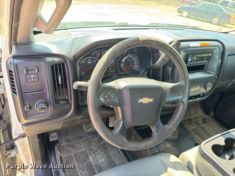 image for item EN4552 2015 Chevrolet Silverado 2500HD Crew Cab pickup truck