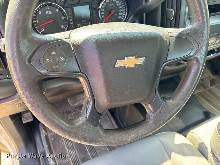 image for item EN4552 2015 Chevrolet Silverado 2500HD Crew Cab pickup truck