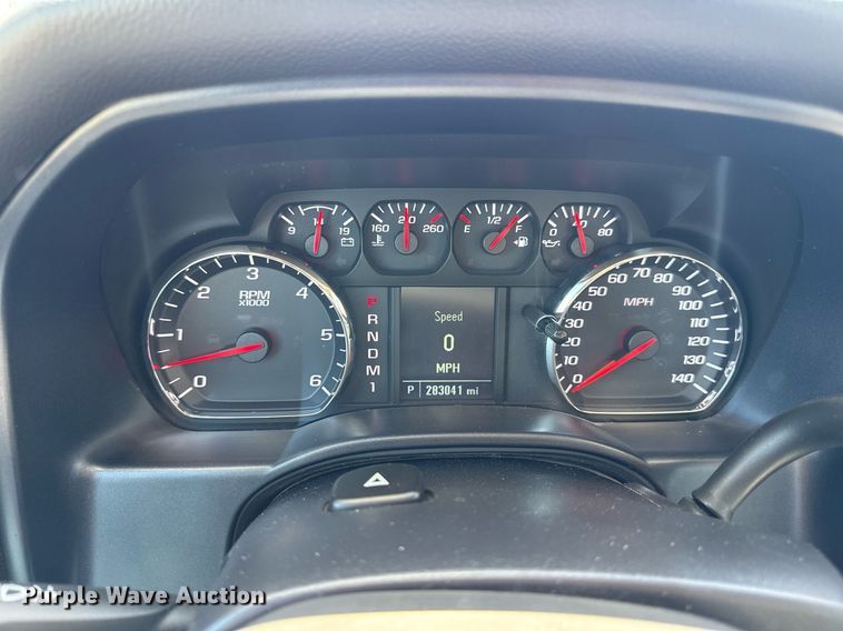 image for item EN4552 2015 Chevrolet Silverado 2500HD Crew Cab pickup truck