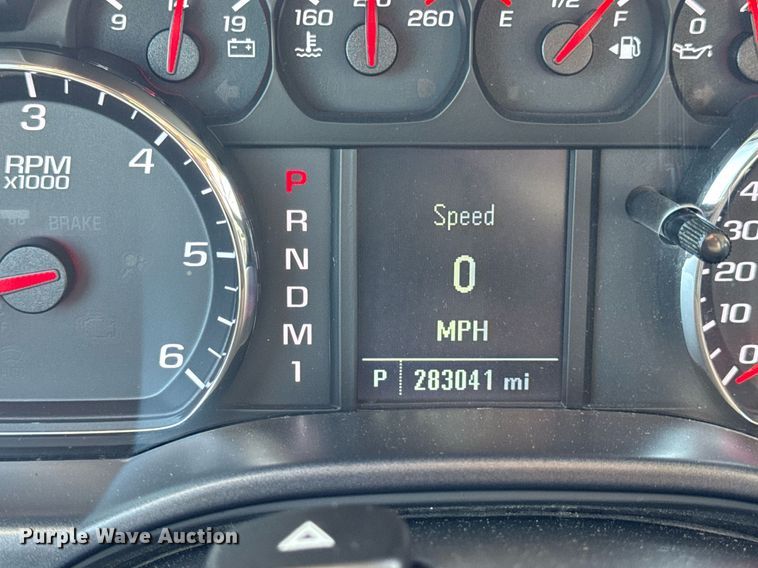 image for item EN4552 2015 Chevrolet Silverado 2500HD Crew Cab pickup truck