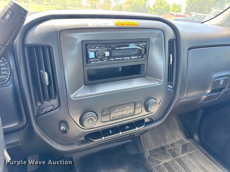 image for item EN4552 2015 Chevrolet Silverado 2500HD Crew Cab pickup truck