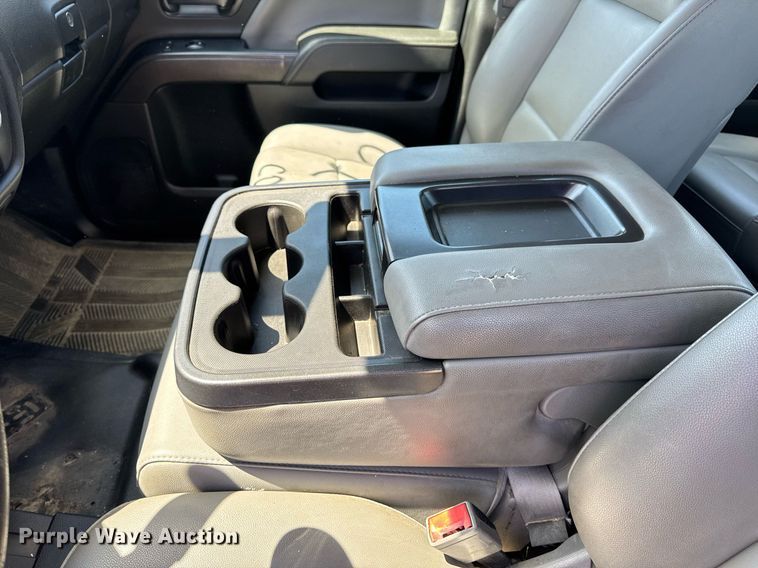 image for item EN4552 2015 Chevrolet Silverado 2500HD Crew Cab pickup truck