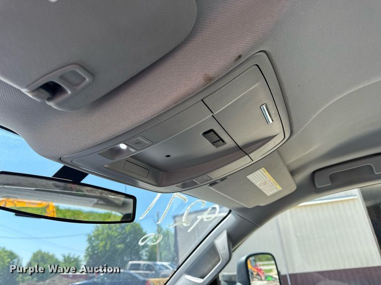 image for item EN4552 2015 Chevrolet Silverado 2500HD Crew Cab pickup truck