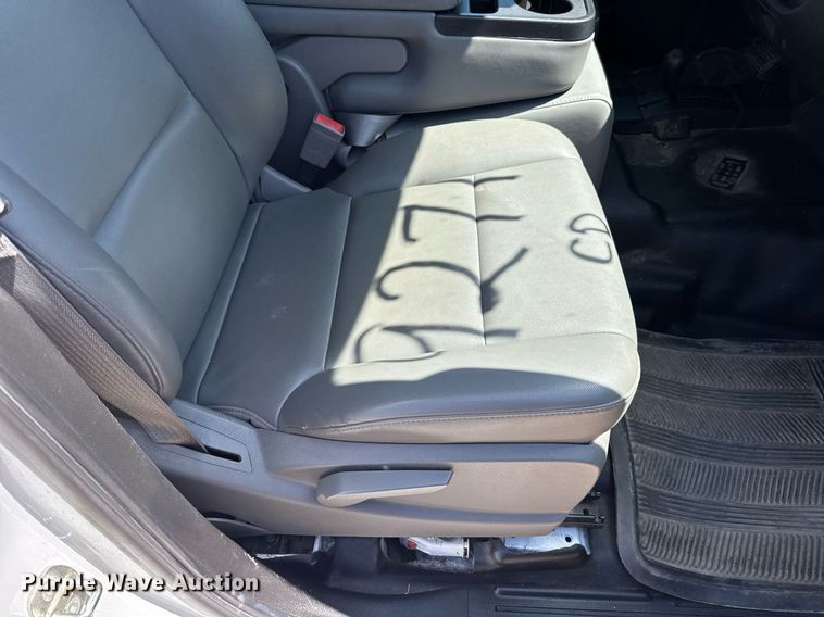 image for item EN4552 2015 Chevrolet Silverado 2500HD Crew Cab pickup truck