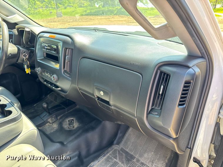 image for item EN4552 2015 Chevrolet Silverado 2500HD Crew Cab pickup truck