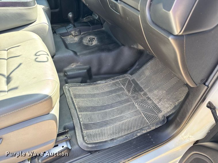 image for item EN4552 2015 Chevrolet Silverado 2500HD Crew Cab pickup truck