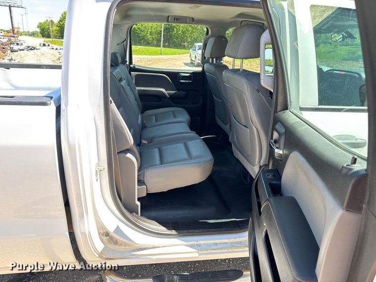 image for item EN4552 2015 Chevrolet Silverado 2500HD Crew Cab pickup truck