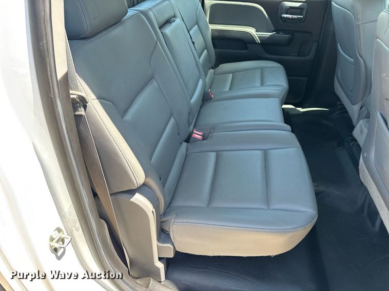 image for item EN4552 2015 Chevrolet Silverado 2500HD Crew Cab pickup truck