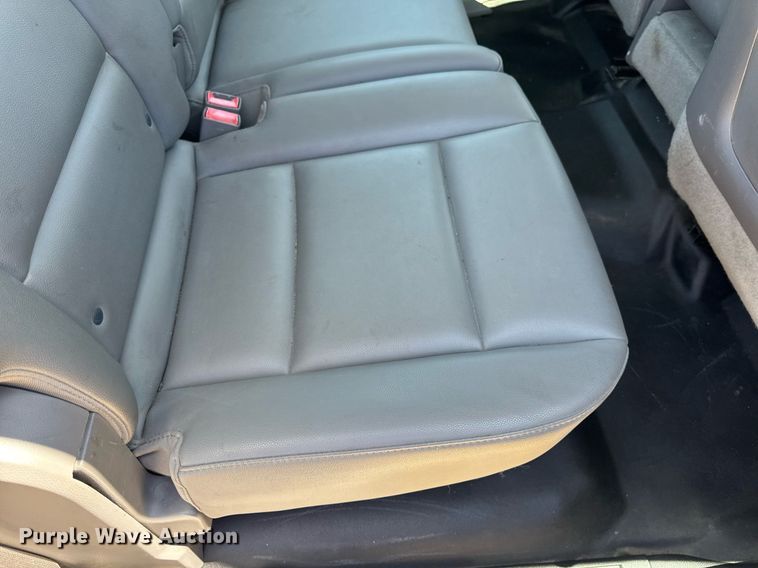 image for item EN4552 2015 Chevrolet Silverado 2500HD Crew Cab pickup truck