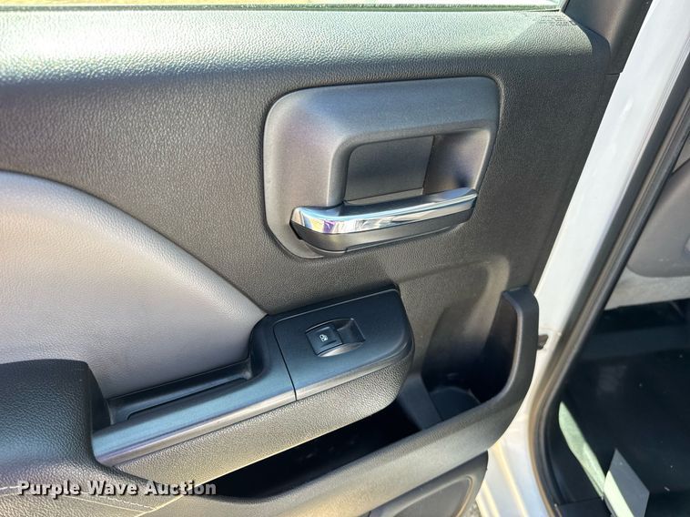 image for item EN4552 2015 Chevrolet Silverado 2500HD Crew Cab pickup truck