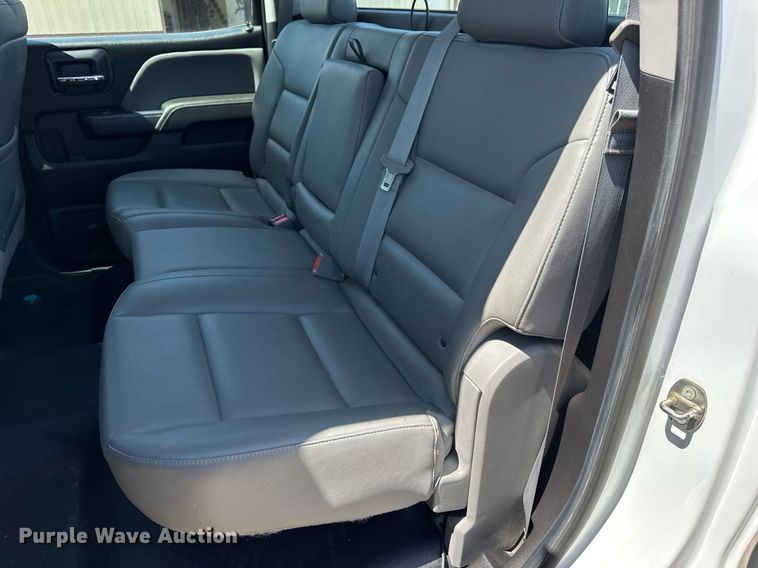 image for item EN4552 2015 Chevrolet Silverado 2500HD Crew Cab pickup truck