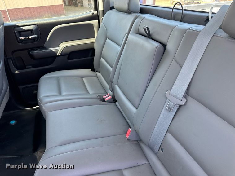 image for item EN4552 2015 Chevrolet Silverado 2500HD Crew Cab pickup truck