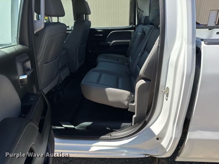 image for item EN4552 2015 Chevrolet Silverado 2500HD Crew Cab pickup truck