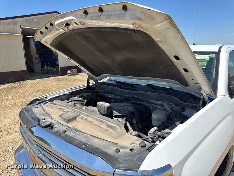 image for item EN4552 2015 Chevrolet Silverado 2500HD Crew Cab pickup truck