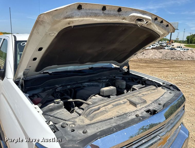 image for item EN4552 2015 Chevrolet Silverado 2500HD Crew Cab pickup truck