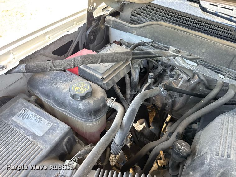 image for item EN4552 2015 Chevrolet Silverado 2500HD Crew Cab pickup truck