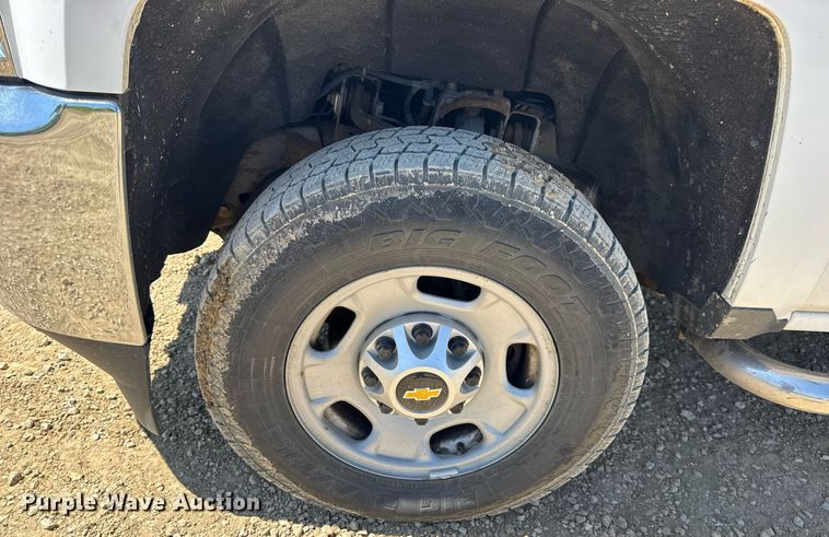 image for item EN4552 2015 Chevrolet Silverado 2500HD Crew Cab pickup truck