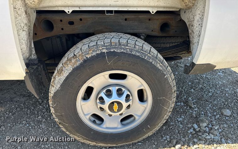 image for item EN4552 2015 Chevrolet Silverado 2500HD Crew Cab pickup truck