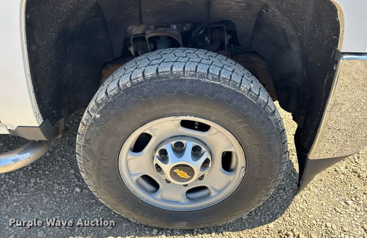 image for item EN4552 2015 Chevrolet Silverado 2500HD Crew Cab pickup truck