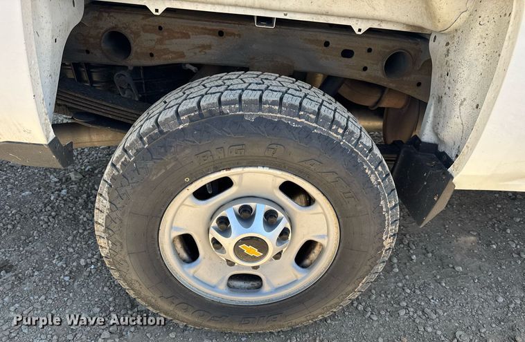 image for item EN4552 2015 Chevrolet Silverado 2500HD Crew Cab pickup truck