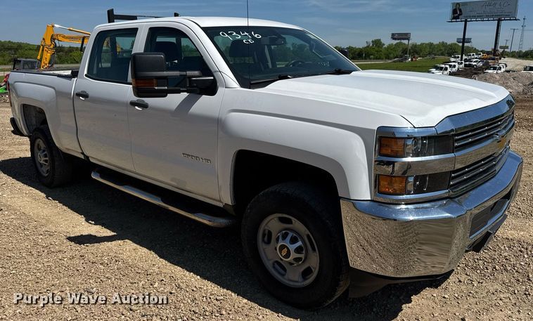 image for item EN4553 2015 Chevrolet Silverado 2500HD Crew Cab pickup truck