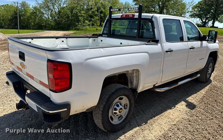 image for item EN4553 2015 Chevrolet Silverado 2500HD Crew Cab pickup truck