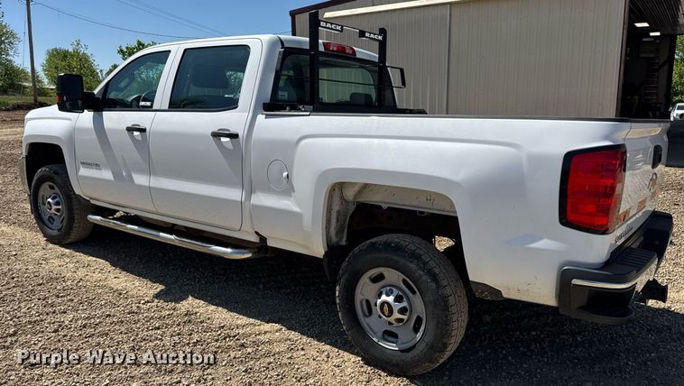 image for item EN4553 2015 Chevrolet Silverado 2500HD Crew Cab pickup truck