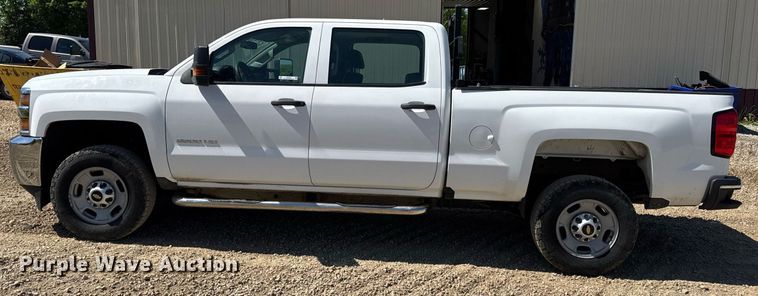 image for item EN4553 2015 Chevrolet Silverado 2500HD Crew Cab pickup truck