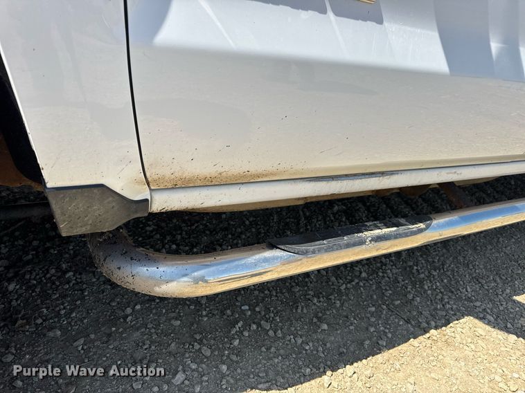 image for item EN4553 2015 Chevrolet Silverado 2500HD Crew Cab pickup truck