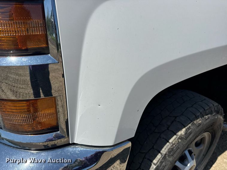 image for item EN4553 2015 Chevrolet Silverado 2500HD Crew Cab pickup truck