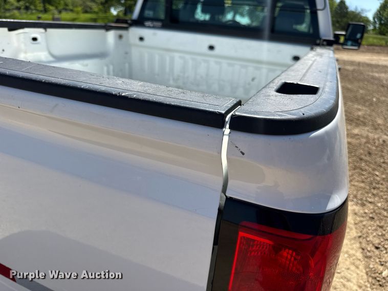 image for item EN4553 2015 Chevrolet Silverado 2500HD Crew Cab pickup truck