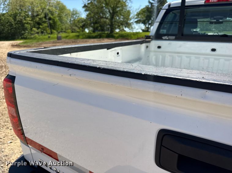 image for item EN4553 2015 Chevrolet Silverado 2500HD Crew Cab pickup truck