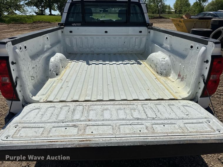 image for item EN4553 2015 Chevrolet Silverado 2500HD Crew Cab pickup truck