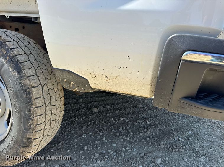 image for item EN4553 2015 Chevrolet Silverado 2500HD Crew Cab pickup truck