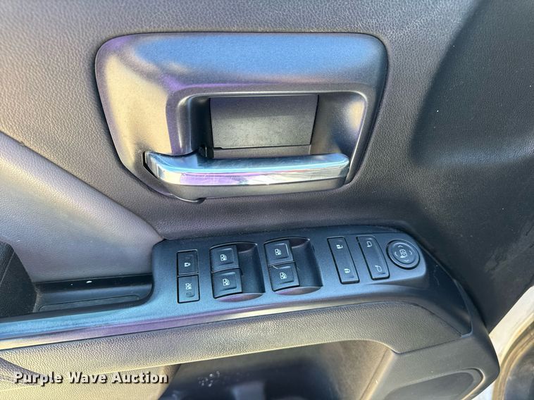 image for item EN4553 2015 Chevrolet Silverado 2500HD Crew Cab pickup truck