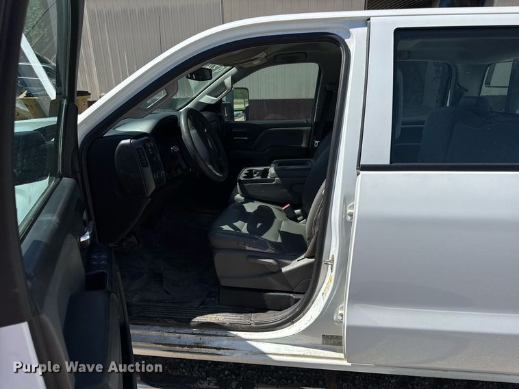 image for item EN4553 2015 Chevrolet Silverado 2500HD Crew Cab pickup truck