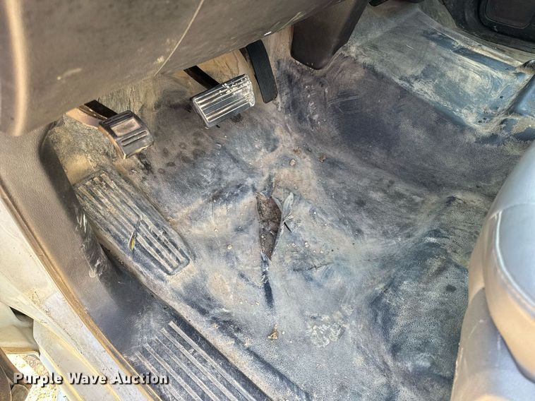 image for item EN4553 2015 Chevrolet Silverado 2500HD Crew Cab pickup truck