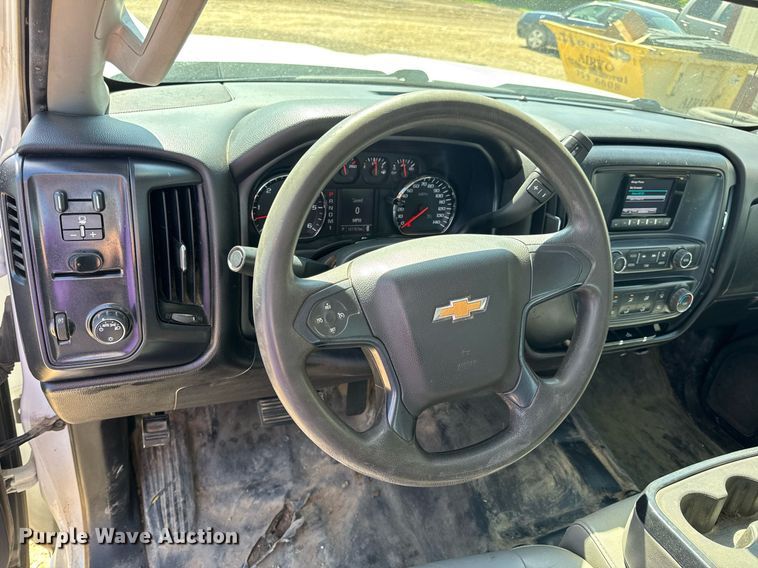 image for item EN4553 2015 Chevrolet Silverado 2500HD Crew Cab pickup truck