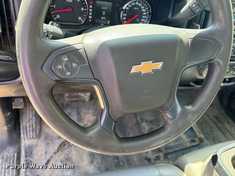 image for item EN4553 2015 Chevrolet Silverado 2500HD Crew Cab pickup truck